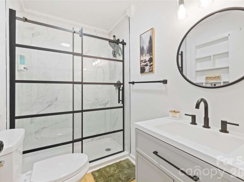 3954 NC 80 Highway, Bakersville, NC 28705.  MLS# CAR4403358, YatesRealty ID 36627. Lower Bathroom