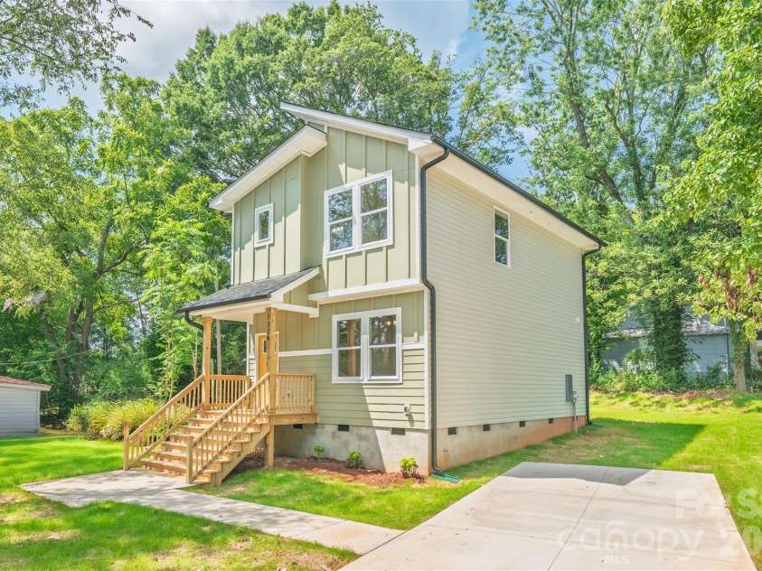 1324 Old Charlotte Road, Statesville, NC 28677.  MLS# CAR4342640, YatesRealty ID 3663. 