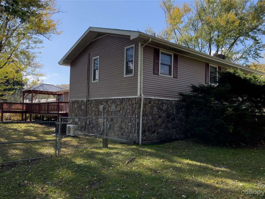 1644 West Deep Creek Road, Bryson City, NC 28713.  MLS# CAR4047288, YatesRealty ID 3663. 