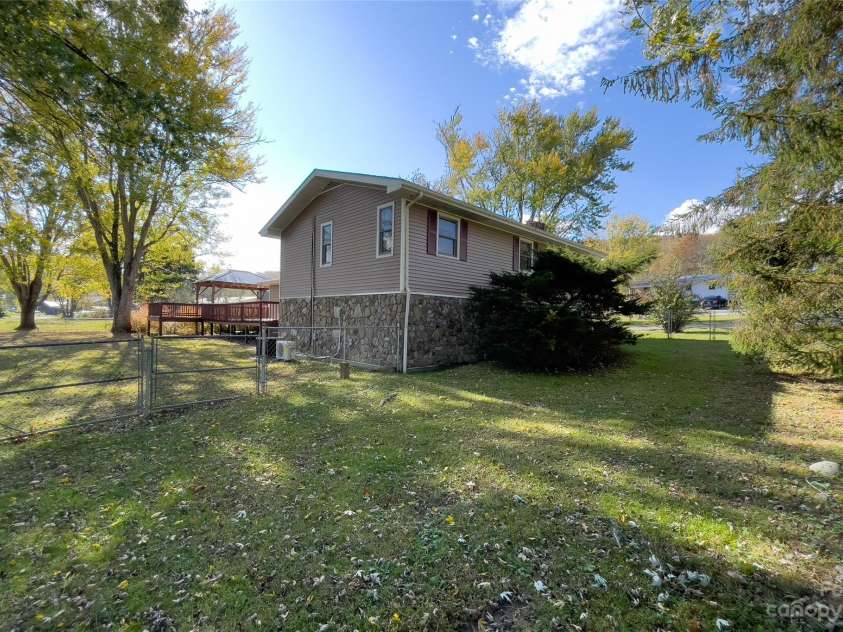 1644 West Deep Creek Road, Bryson City, NC 28713.  MLS# CAR4047288, YatesRealty ID 3663. 