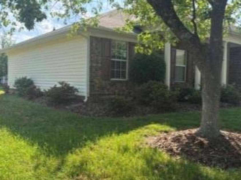 10132 Ashley Farm Drive, Matthews, NC 28105.  MLS# CAR4398973, YatesRealty ID 36630. 
