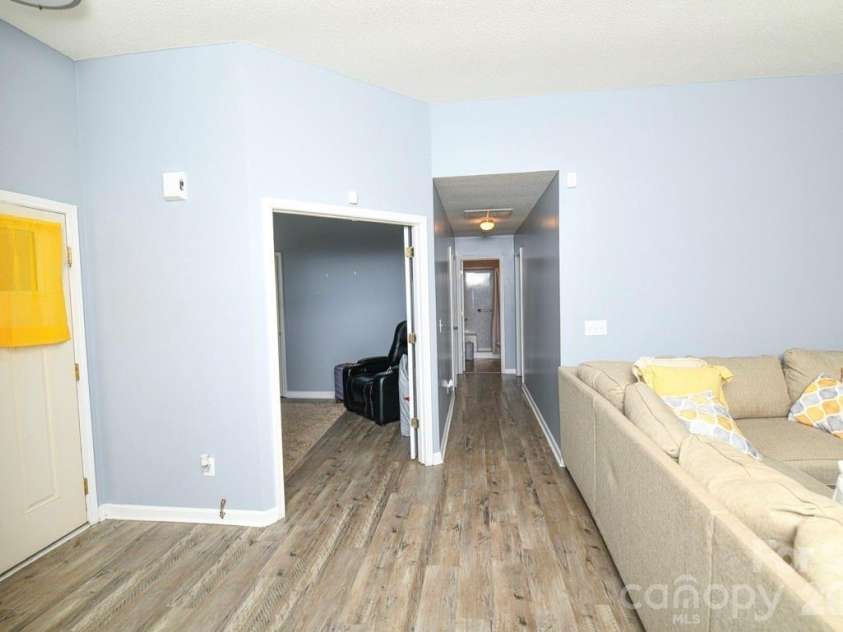 10132 Ashley Farm Drive, Matthews, NC 28105.  MLS# CAR4398973, YatesRealty ID 36630. 