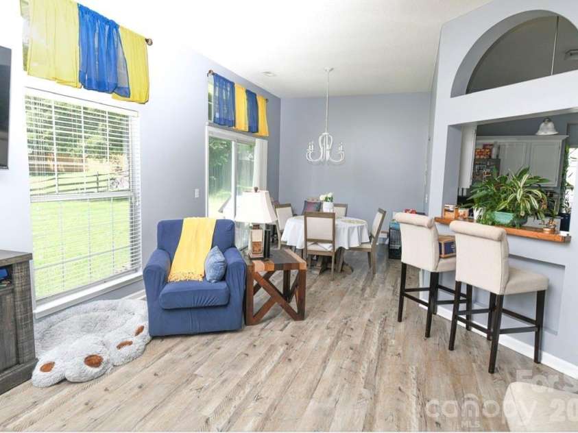 10132 Ashley Farm Drive, Matthews, NC 28105.  MLS# CAR4398973, YatesRealty ID 36630. 