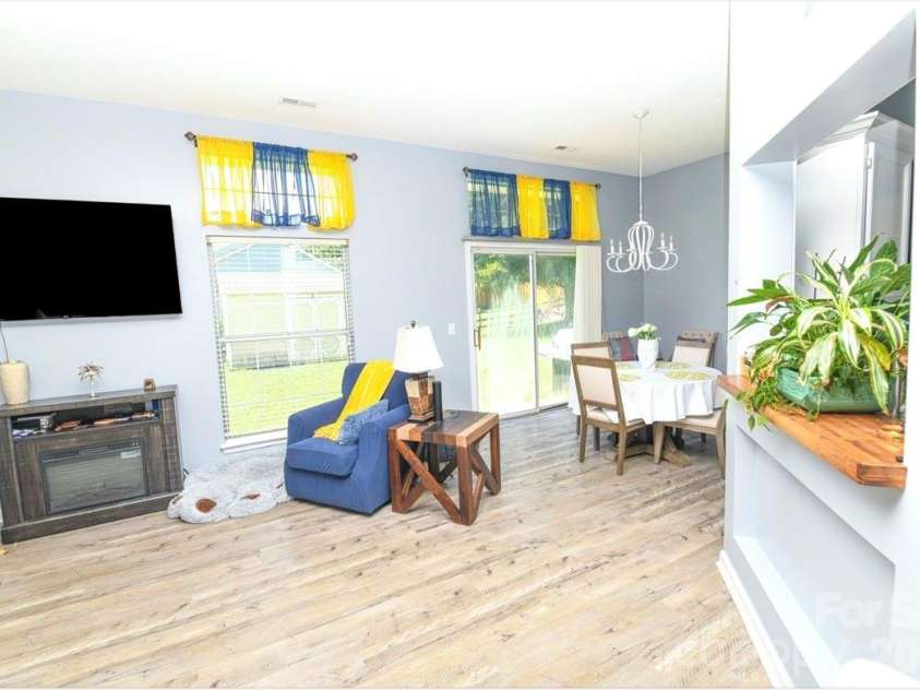 10132 Ashley Farm Drive, Matthews, NC 28105.  MLS# CAR4398973, YatesRealty ID 36630. 