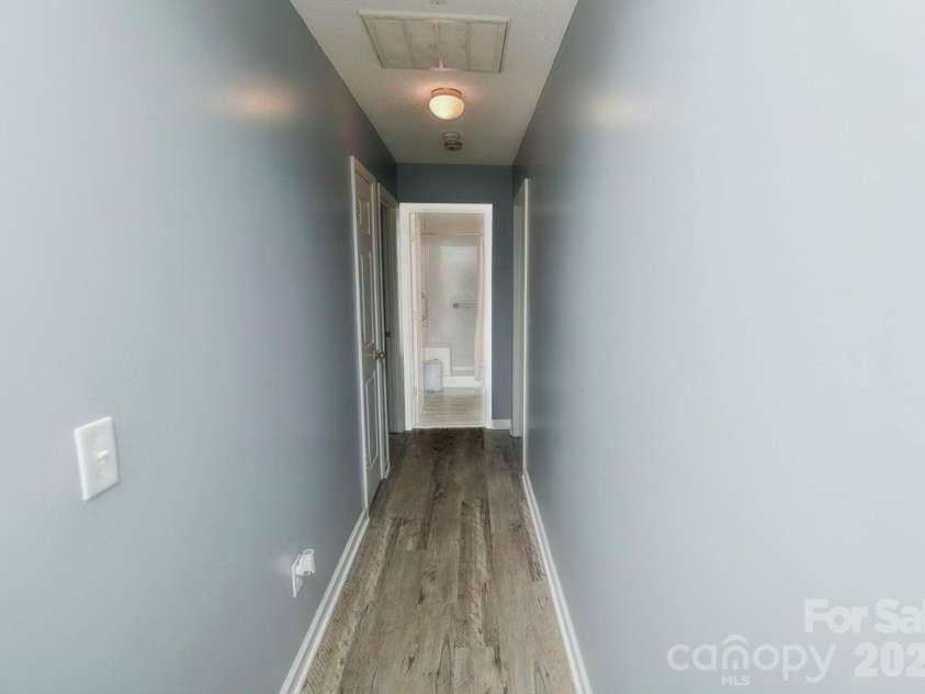 10132 Ashley Farm Drive, Matthews, NC 28105.  MLS# CAR4398973, YatesRealty ID 36630. 