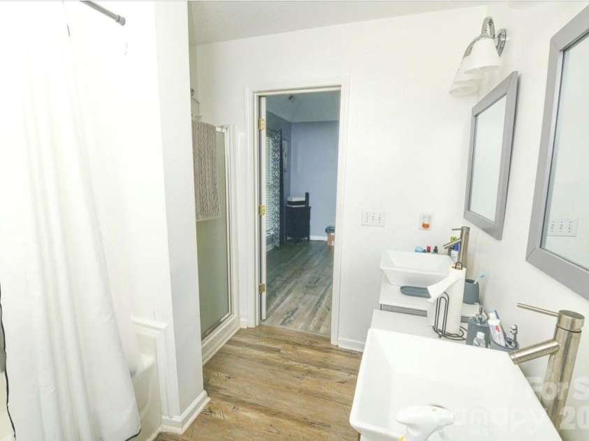 10132 Ashley Farm Drive, Matthews, NC 28105.  MLS# CAR4398973, YatesRealty ID 36630. 