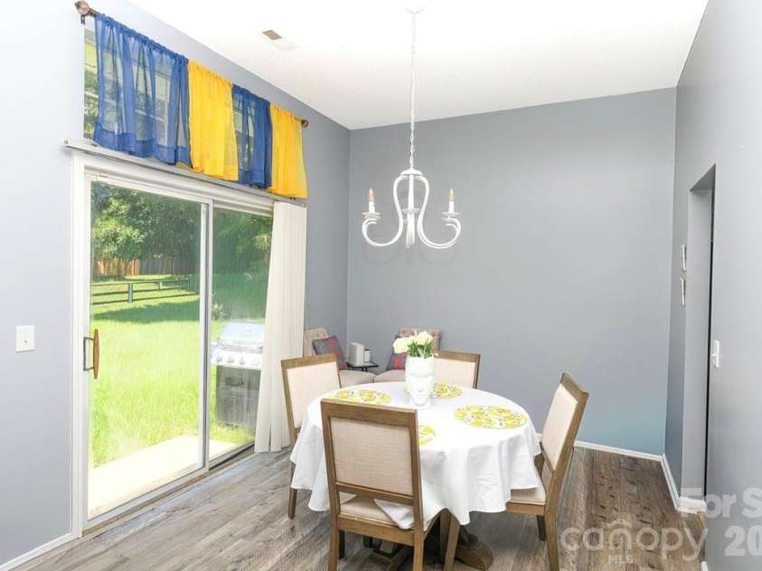 10132 Ashley Farm Drive, Matthews, NC 28105.  MLS# CAR4398973, YatesRealty ID 36630. 