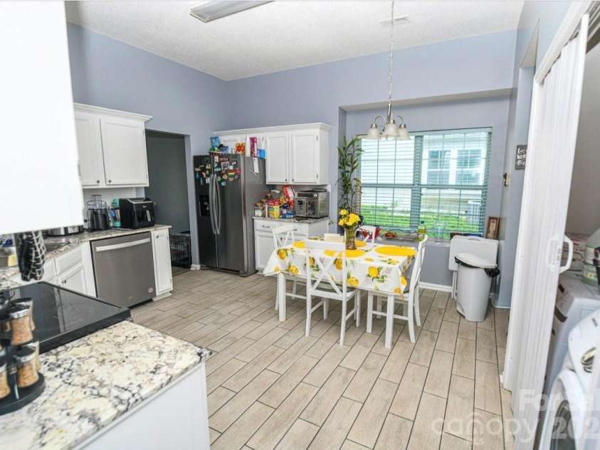 10132 Ashley Farm Drive, Matthews, NC 28105.  MLS# CAR4398973, YatesRealty ID 36630. 