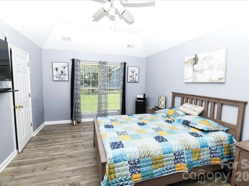 10132 Ashley Farm Drive, Matthews, NC 28105.  MLS# CAR4398973, YatesRealty ID 36630. 