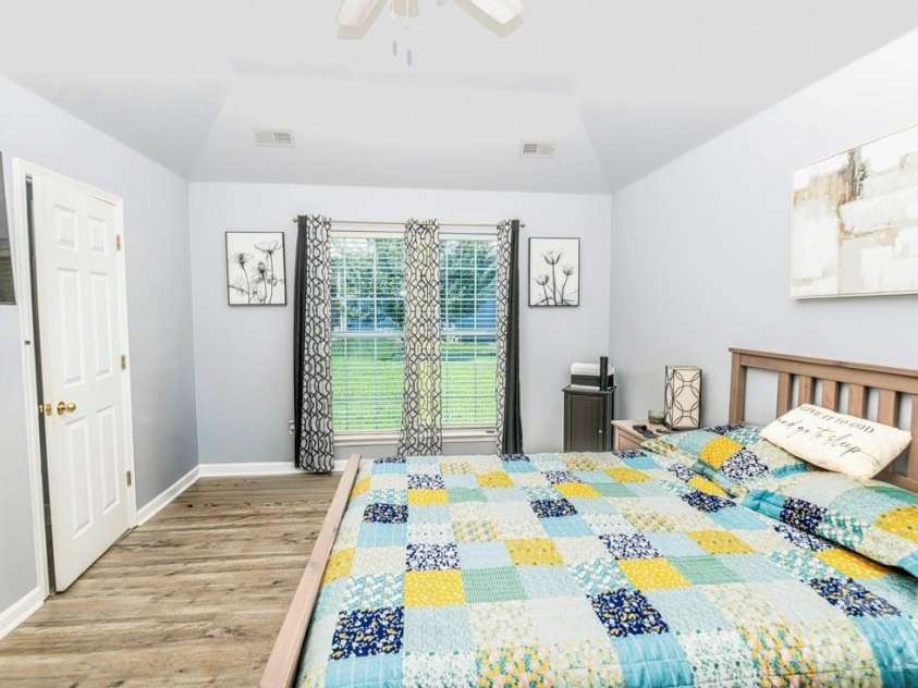 10132 Ashley Farm Drive, Matthews, NC 28105.  MLS# CAR4398973, YatesRealty ID 36630. 