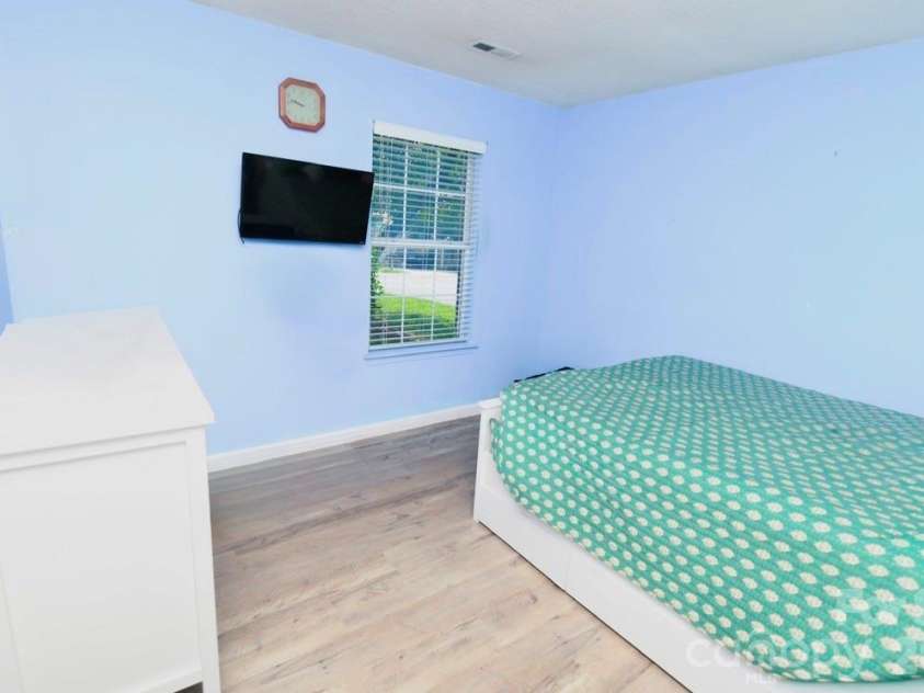 10132 Ashley Farm Drive, Matthews, NC 28105.  MLS# CAR4398973, YatesRealty ID 36630. 