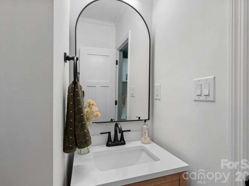2700 High Ridge Road, Charlotte, NC 28270.  MLS# CAR4400738, YatesRealty ID 36633. 