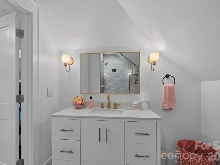2700 High Ridge Road, Charlotte, NC 28270.  MLS# CAR4400738, YatesRealty ID 36633. 