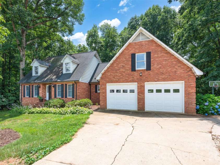 452 Faith Road, Mooresville, NC 28115.  MLS# CAR4398299, YatesRealty ID 36635. 