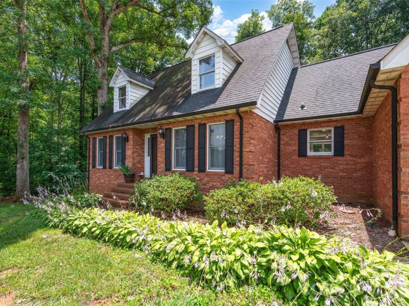 452 Faith Road, Mooresville, NC 28115.  MLS# CAR4398299, YatesRealty ID 36635. 