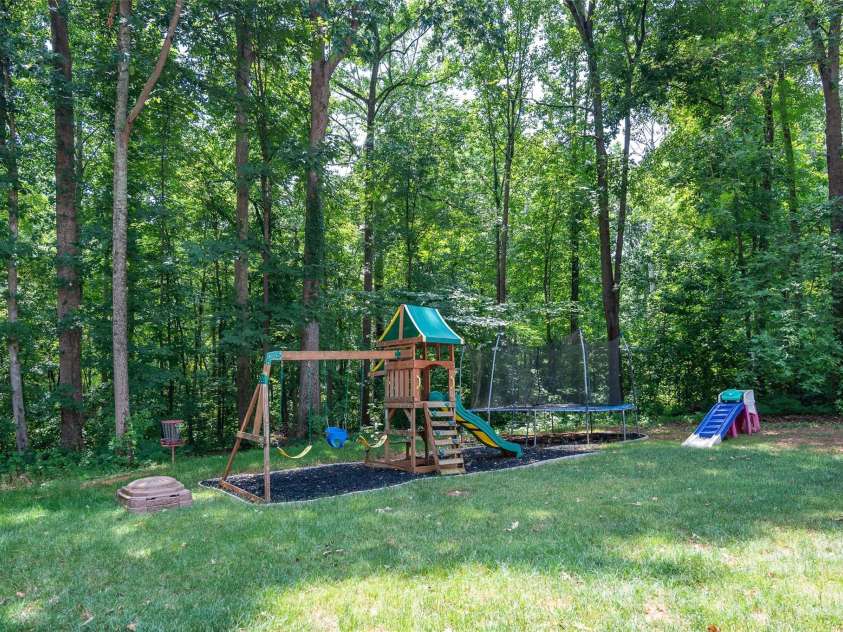 452 Faith Road, Mooresville, NC 28115.  MLS# CAR4398299, YatesRealty ID 36635. 