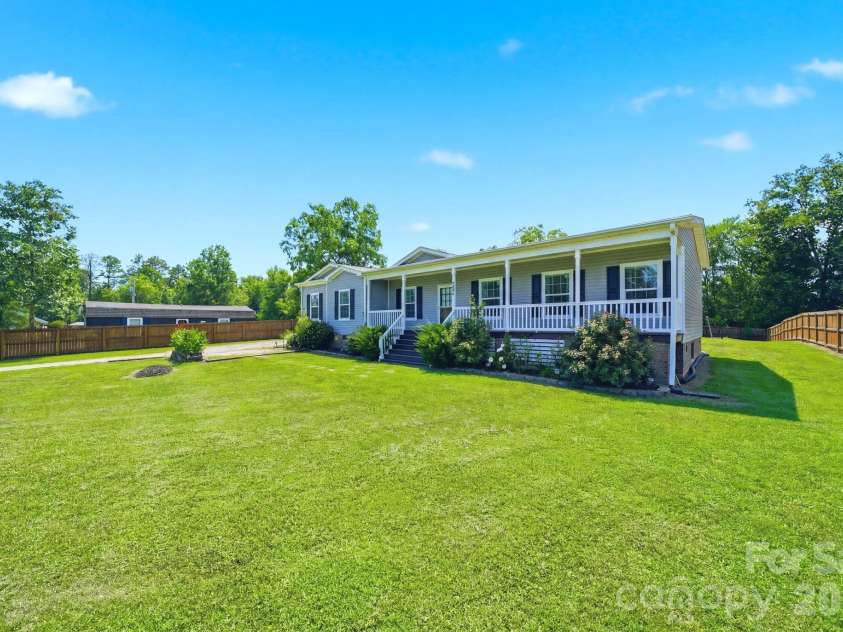 2460 Buffalo Hills Drive, Concord, NC 28025.  MLS# CAR4398419, YatesRealty ID 36637. 