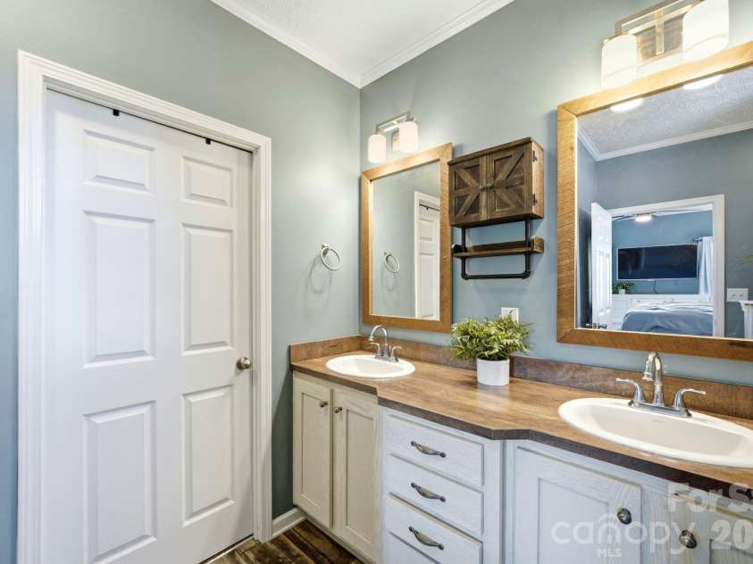 2460 Buffalo Hills Drive, Concord, NC 28025.  MLS# CAR4398419, YatesRealty ID 36637. 