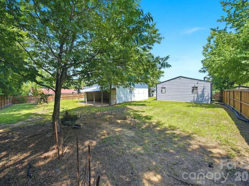 2460 Buffalo Hills Drive, Concord, NC 28025.  MLS# CAR4398419, YatesRealty ID 36637. 
