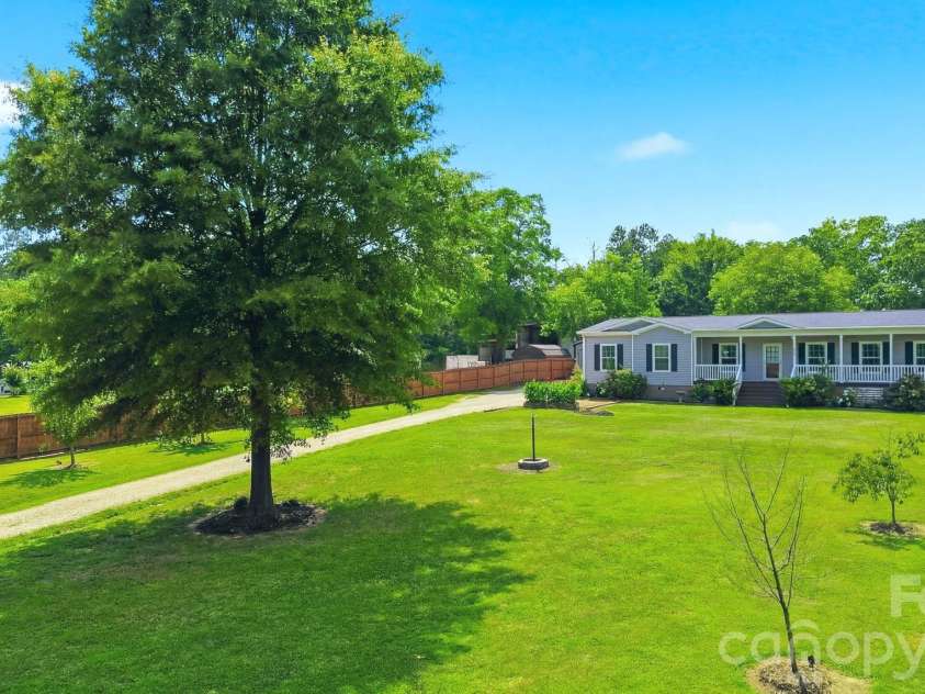2460 Buffalo Hills Drive, Concord, NC 28025.  MLS# CAR4398419, YatesRealty ID 36637. 