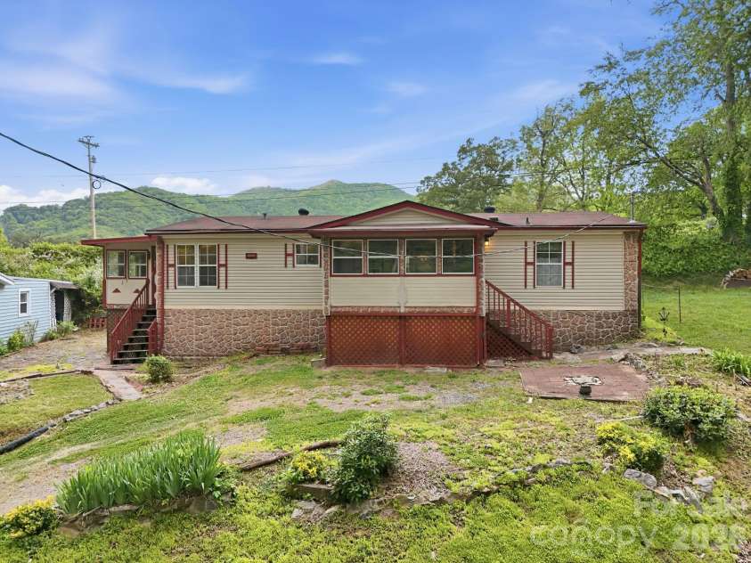3383 Thickety Road, Clyde, NC 28721.  MLS# CAR4385106, YatesRealty ID 36638. 