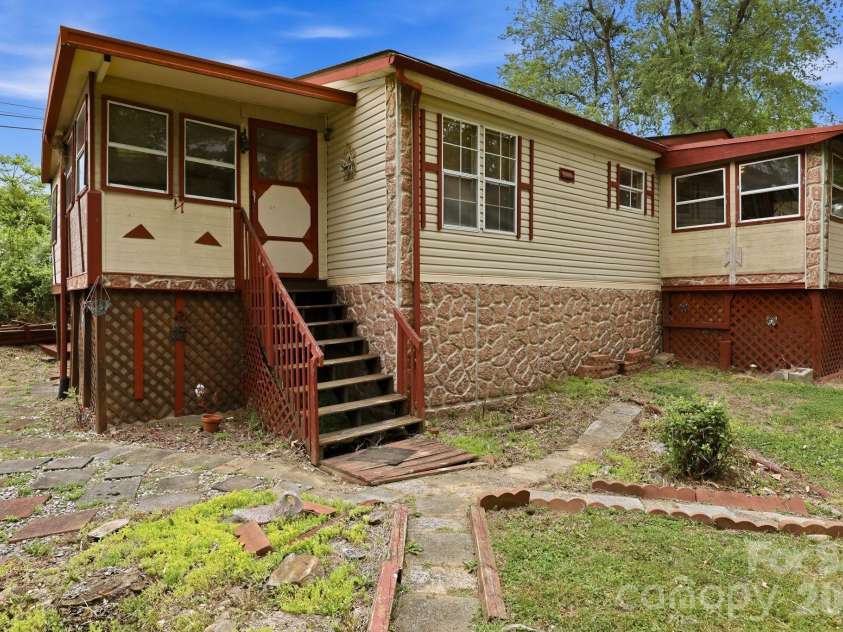 3383 Thickety Road, Clyde, NC 28721.  MLS# CAR4385106, YatesRealty ID 36638. 