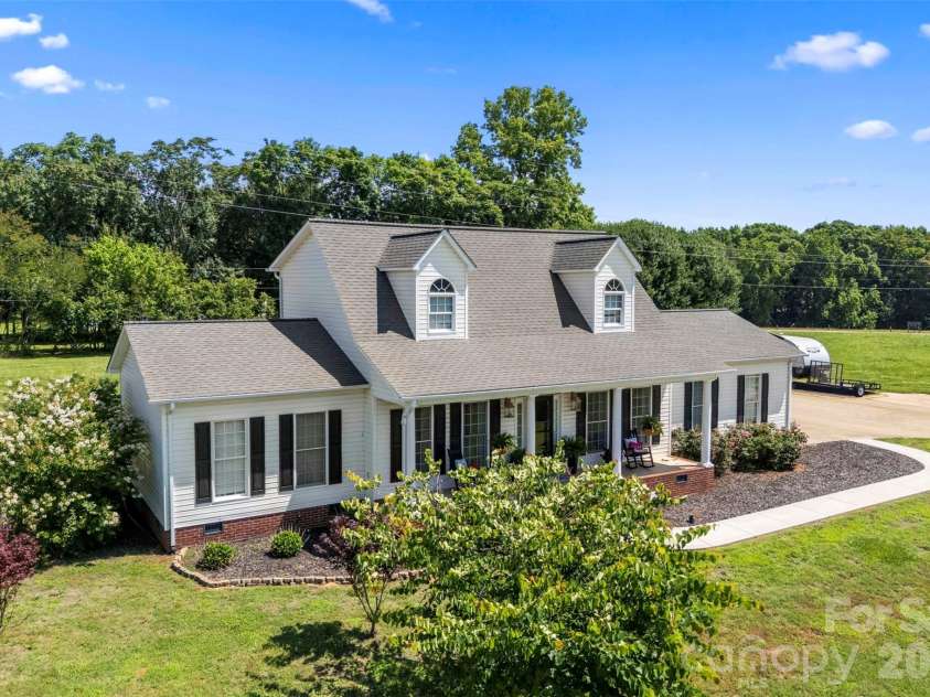 113 Ocean Drive, Shelby, NC 28152.  MLS# CAR4389617, YatesRealty ID 36639. 