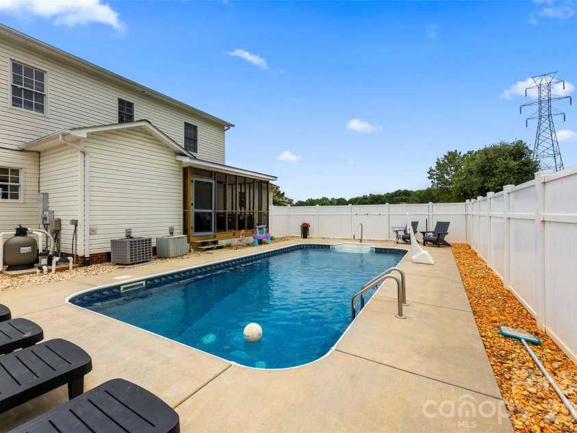 113 Ocean Drive, Shelby, NC 28152.  MLS# CAR4389617, YatesRealty ID 36639. 