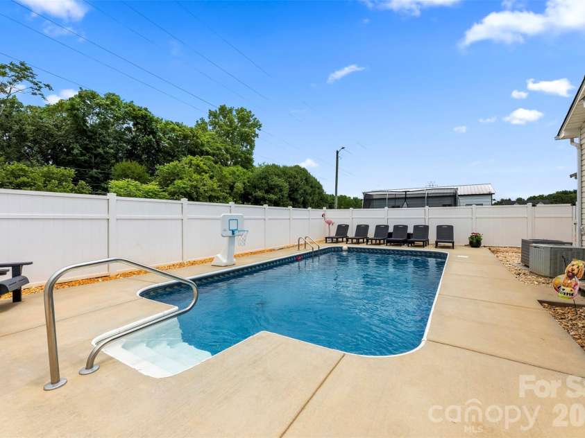 113 Ocean Drive, Shelby, NC 28152.  MLS# CAR4389617, YatesRealty ID 36639. 
