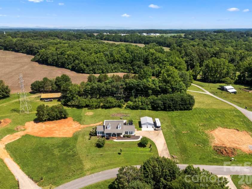 113 Ocean Drive, Shelby, NC 28152.  MLS# CAR4389617, YatesRealty ID 36639. 