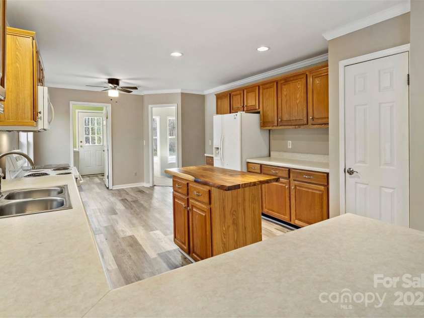 23 Clarks Crossing Way, Black Mountain, NC 28711.  MLS# CAR4263702, YatesRealty ID 3664. 