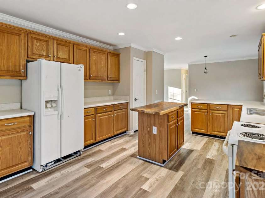 23 Clarks Crossing Way, Black Mountain, NC 28711.  MLS# CAR4263702, YatesRealty ID 3664. 