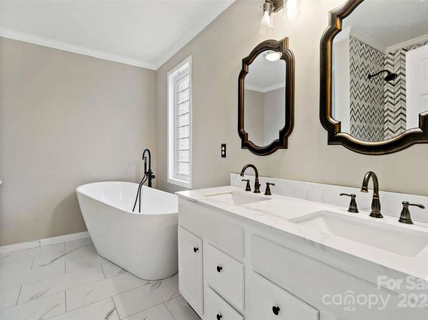 23 Clarks Crossing Way, Black Mountain, NC 28711.  MLS# CAR4263702, YatesRealty ID 3664. 