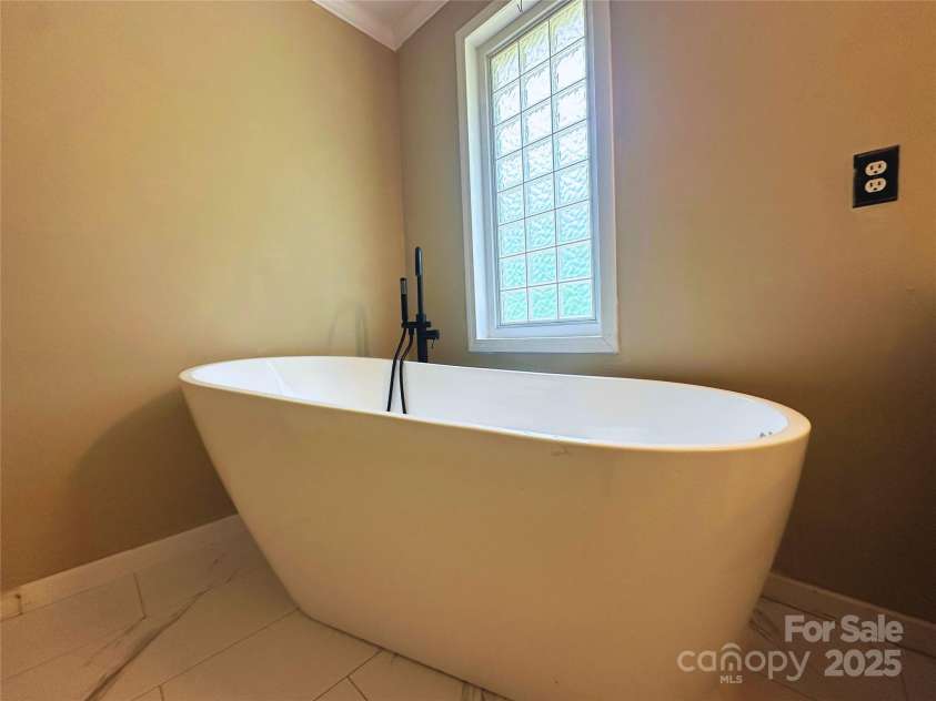 23 Clarks Crossing Way, Black Mountain, NC 28711.  MLS# CAR4263702, YatesRealty ID 3664. 