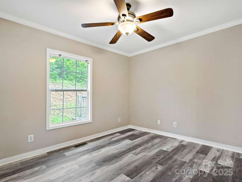 23 Clarks Crossing Way, Black Mountain, NC 28711.  MLS# CAR4263702, YatesRealty ID 3664. 