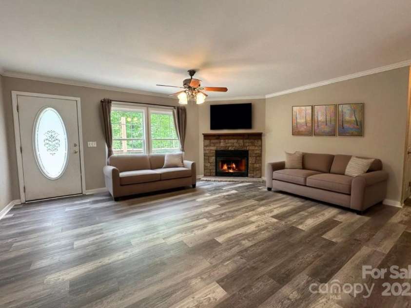 23 Clarks Crossing Way, Black Mountain, NC 28711.  MLS# CAR4263702, YatesRealty ID 3664. Virtually Staged