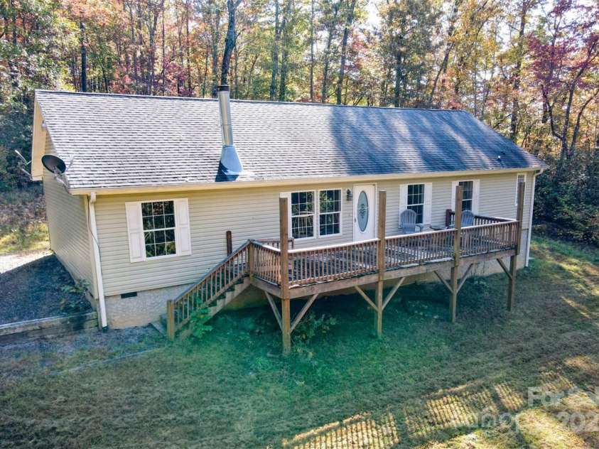 23 Clarks Crossing Way, Black Mountain, NC 28711.  MLS# CAR4306791, YatesRealty ID 3664. 