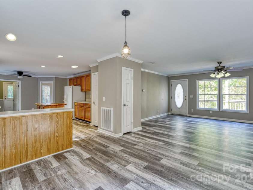 23 Clarks Crossing Way, Black Mountain, NC 28711.  MLS# CAR4306791, YatesRealty ID 3664. 