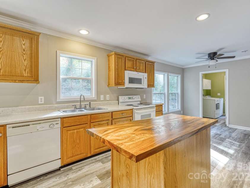 23 Clarks Crossing Way, Black Mountain, NC 28711.  MLS# CAR4306791, YatesRealty ID 3664. 