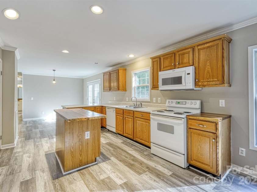 23 Clarks Crossing Way, Black Mountain, NC 28711.  MLS# CAR4306791, YatesRealty ID 3664. 