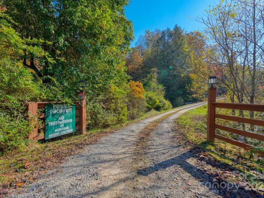 23 Clarks Crossing Way, Black Mountain, NC 28711.  MLS# CAR4306791, YatesRealty ID 3664. 