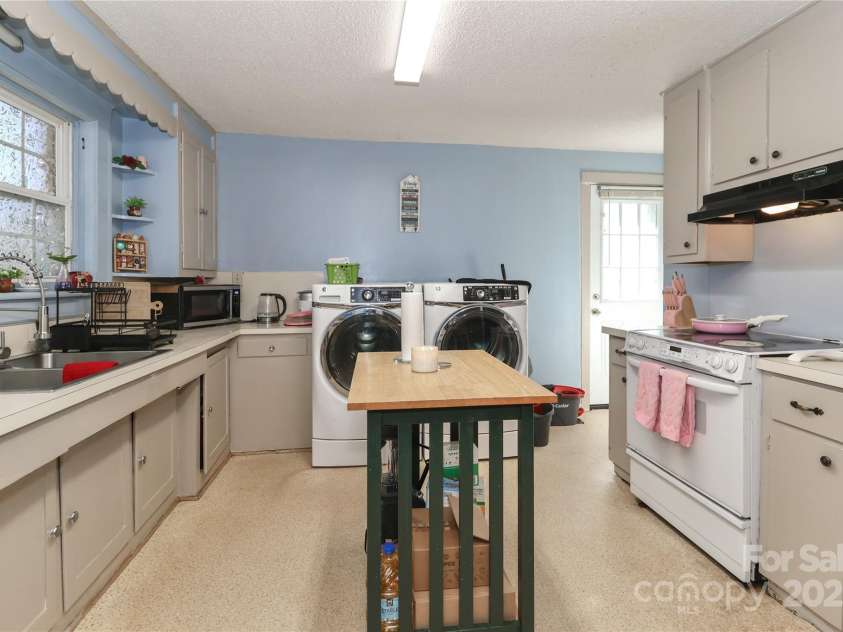 500 13th Street, Kannapolis, NC 28083.  MLS# CAR4318512, YatesRealty ID 3664. 