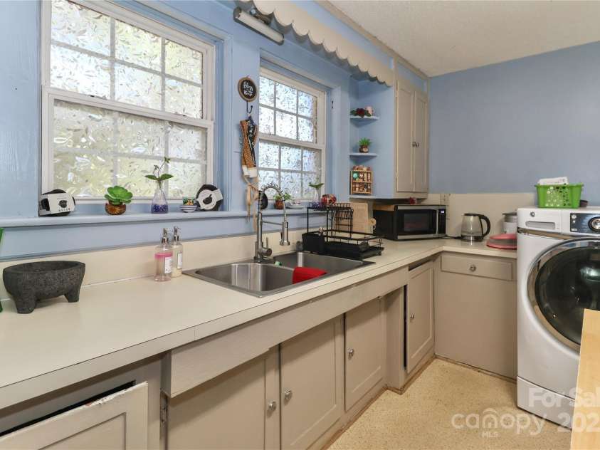 500 13th Street, Kannapolis, NC 28083.  MLS# CAR4318512, YatesRealty ID 3664. 