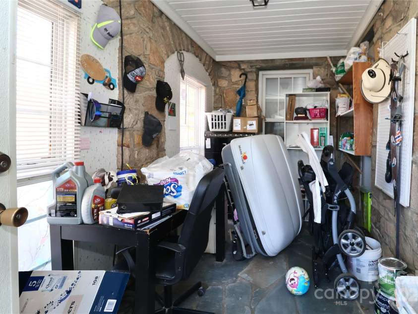 500 13th Street, Kannapolis, NC 28083.  MLS# CAR4318512, YatesRealty ID 3664. 