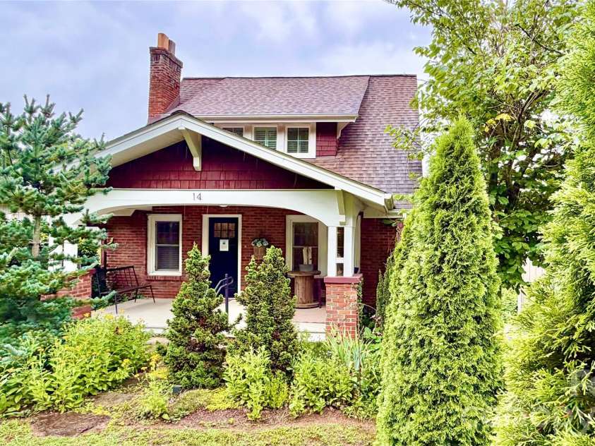 14 Laurel Loop, Asheville, NC 28806.  MLS# CAR4399527, YatesRealty ID 36640. 