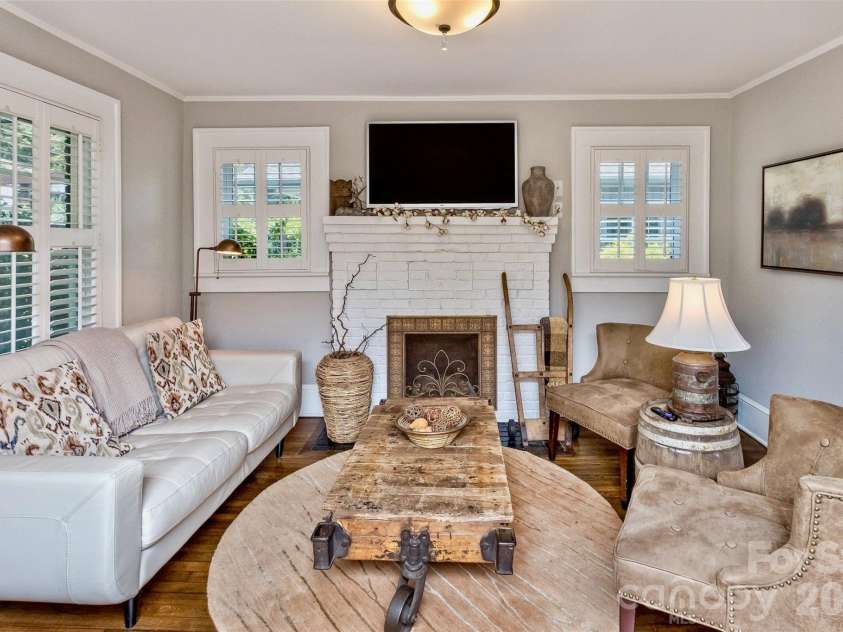 14 Laurel Loop, Asheville, NC 28806.  MLS# CAR4399527, YatesRealty ID 36640. 