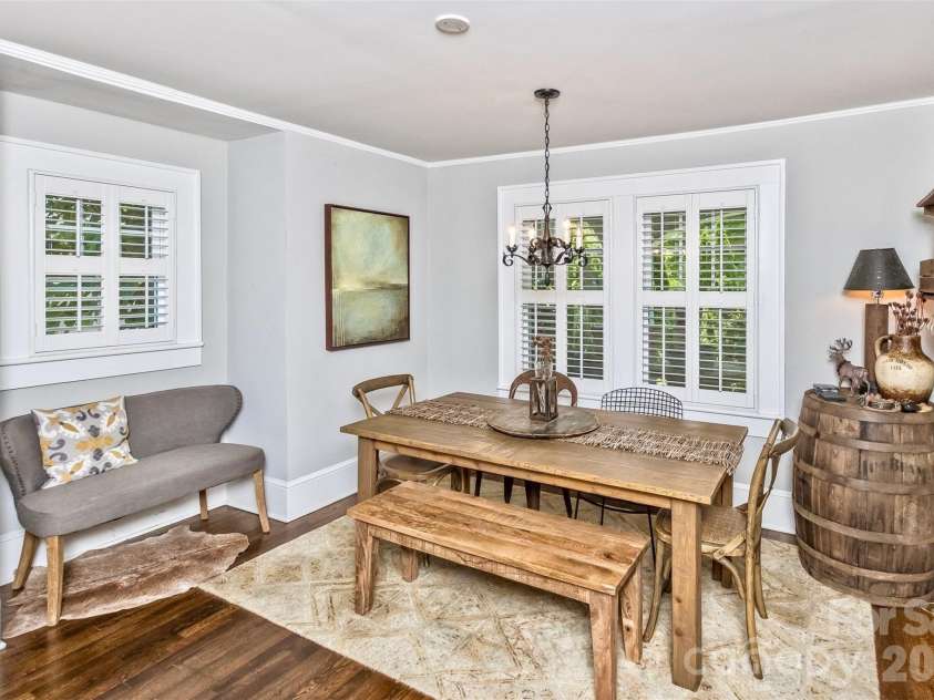 14 Laurel Loop, Asheville, NC 28806.  MLS# CAR4399527, YatesRealty ID 36640. 