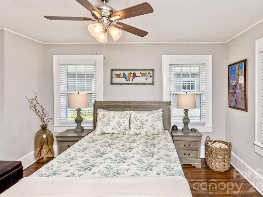 14 Laurel Loop, Asheville, NC 28806.  MLS# CAR4399527, YatesRealty ID 36640. 