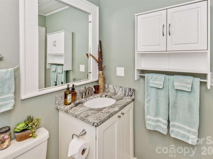 14 Laurel Loop, Asheville, NC 28806.  MLS# CAR4399527, YatesRealty ID 36640. 