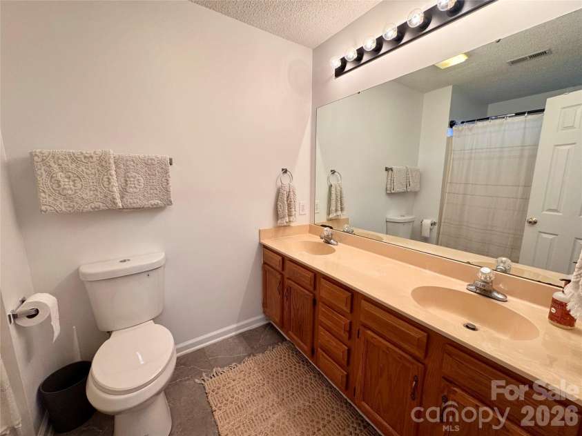 3373 Prescott Place, Concord, NC 28027.  MLS# CAR4398909, YatesRealty ID 36641. Primary bath